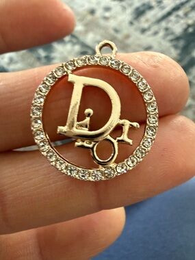 Elegant luxury Gold Tone 'D' Initial Crystal Circle Pendant - Women's Jewelry